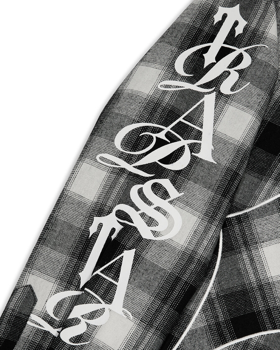 camisa de franela con texto en inglés script - negra
